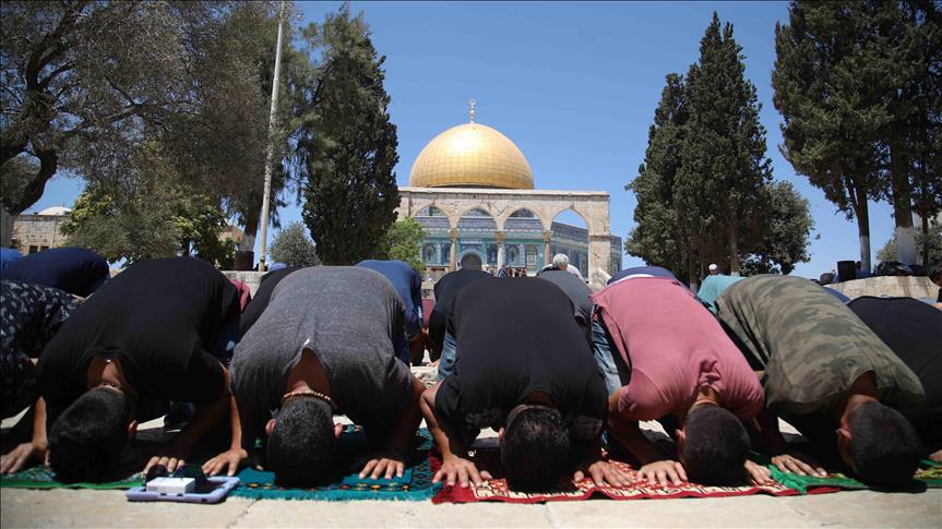 180 mijë muslimanë falën xhumanë në xhaminë Al-Aksa të premten e parë të muajit Ramazan (VIDEO)