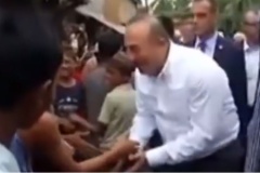 Ministri i jashtëm turk shkon në Arakan, aty ku po bëhet gjenocid kundër njerëzimit (VIDEO)